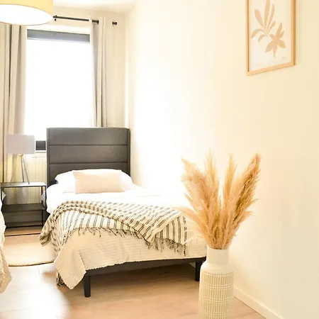 Milpau 2 - Premium-apartment - 4 Personen Mit Queensize-bett Und Einzelbetten - Zentral, Nespresso Und Smart-tv Apartment Bottrop