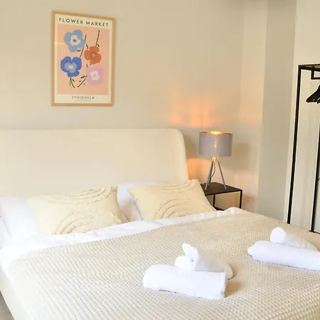 Milpau 2 - Premium-apartment - 4 Personen Mit Queensize-bett Und Einzelbetten - Zentral, Nespresso Und Smart-tv * Bottrop