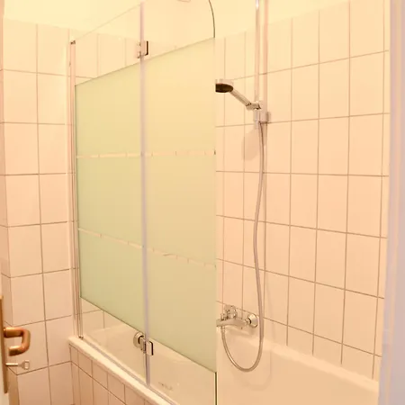 Milpau 2 - Premium-apartment - 4 Personen Mit Queensize-bett Und Einzelbetten - Zentral, Nespresso Und Smart-tv Apartment