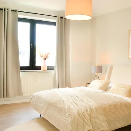 Milpau 2 - Premium-apartment - 4 Personen Mit Queensize-bett Und Einzelbetten - Zentral, Nespresso Und Smart-tv Apartment *