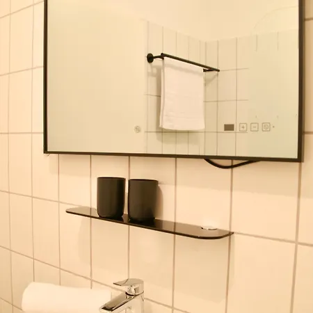 Milpau 2 - Premium-apartment - 4 Personen Mit Queensize-bett Und Einzelbetten - Zentral, Nespresso Und Smart-tv Apartment