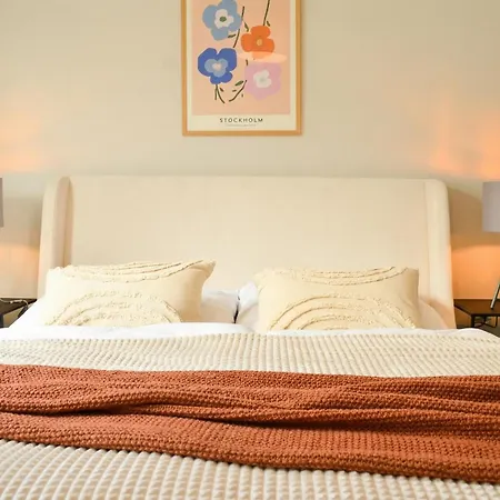 Milpau 2 - Premium-apartment - 4 Personen Mit Queensize-bett Und Einzelbetten - Zentral, Nespresso Und Smart-tv Apartment *