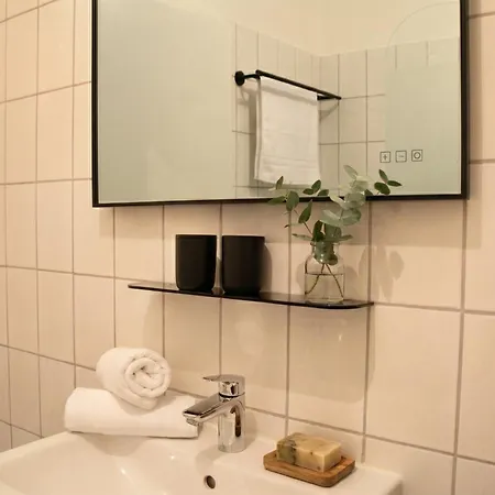 Milpau 2 - Premium-apartment - 4 Personen Mit Queensize-bett Und Einzelbetten - Zentral, Nespresso Und Smart-tv * Bottrop