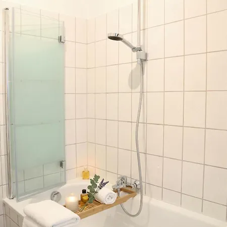 Milpau 2 - Premium-apartment - 4 Personen Mit Queensize-bett Und Einzelbetten - Zentral, Nespresso Und Smart-tv