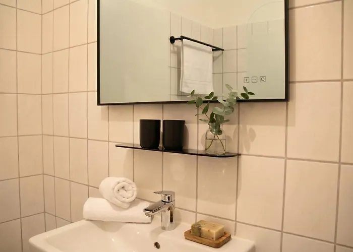 Milpau 2 - Premium-apartment - 4 Personen Mit Queensize-bett Und Einzelbetten - Zentral, Nespresso Und Smart-tv * 博特罗普