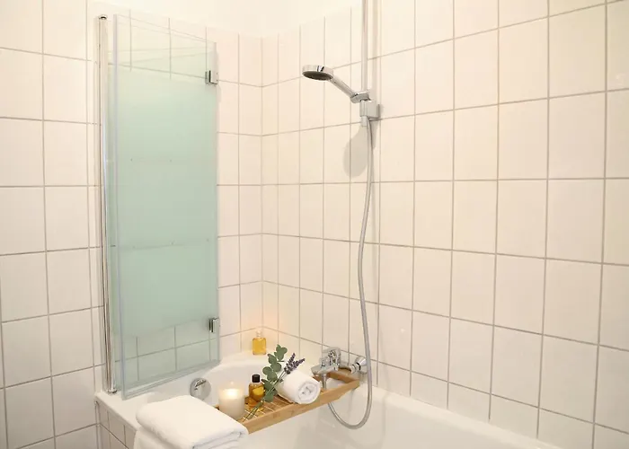 Milpau 2 - Premium-apartment - 4 Personen Mit Queensize-bett Und Einzelbetten - Zentral, Nespresso Und Smart-tv