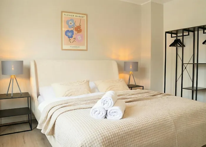 Milpau 2 - Premium-apartment - 4 Personen Mit Queensize-bett Und Einzelbetten - Zentral, Nespresso Und Smart-tv 博特罗普